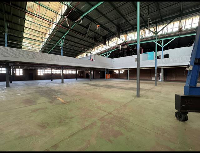 3,562M² WAREHOUSE TO LET IN INDUSTRIA WEST